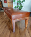 Banqueta Cuero Chocolate Vintage y Madera Nativa, medidas 120 x 40 x 45 cms.