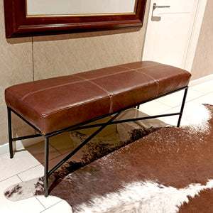 Banqueta Cuero Chocolate Vintage, Estructura hierro X. Medidas 120 x 40 x 45 cms. (Copia)